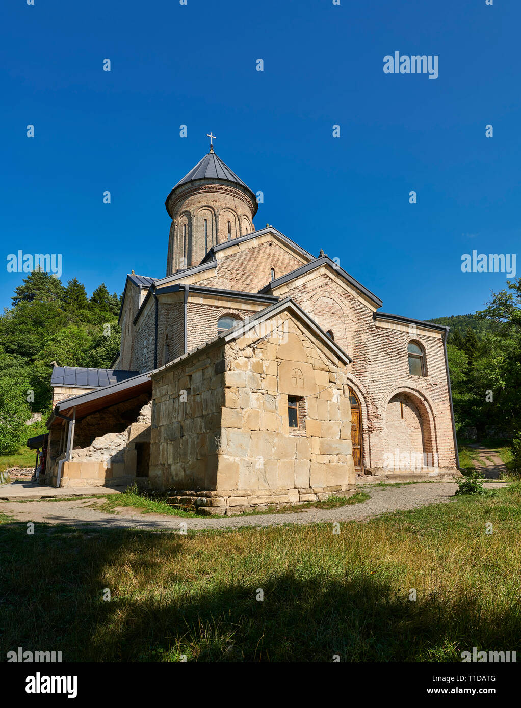 Foto e immagini di La chiesa di San Nicola nel centro storico medievale monastero Kintsvisi Ortodossa Georgiana Monastero Complesso Shida Kartli Regione, Georg Foto Stock
