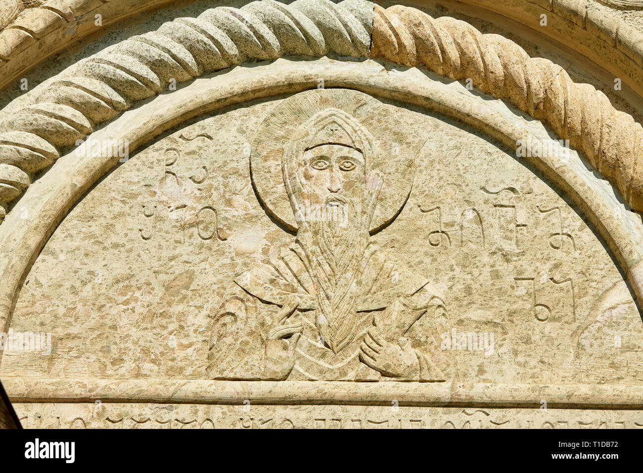Foto e immagini del bassorilievo scultura della cappella nel centro storico medievale monastero Kintsvisi Ortodossa Georgiana Monastero Complesso Shida Kart Foto Stock