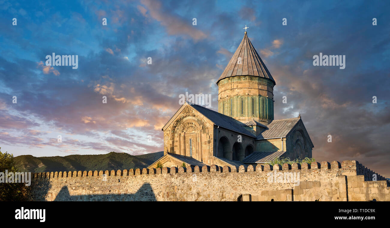 Le foto e le immagini della parte esterna e la parete intorno al Ortodossa Georgiana Cattedrale di Svetitskhoveli (Cattedrale del pilastro vivente) , Mtskheta, Foto Stock