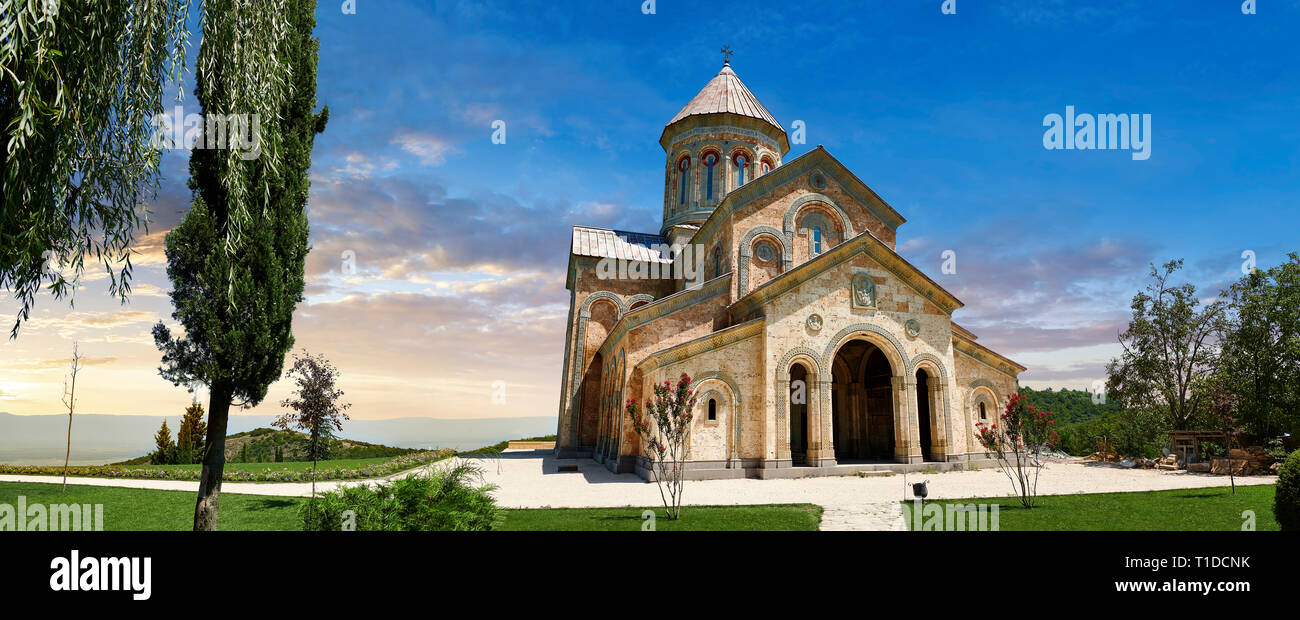 Foto e immagini di Georgian stile classica chiesa al monastero di santa Nino in Bodbe, una Ortodossa Georgiana complesso monastico e la sede del B Foto Stock
