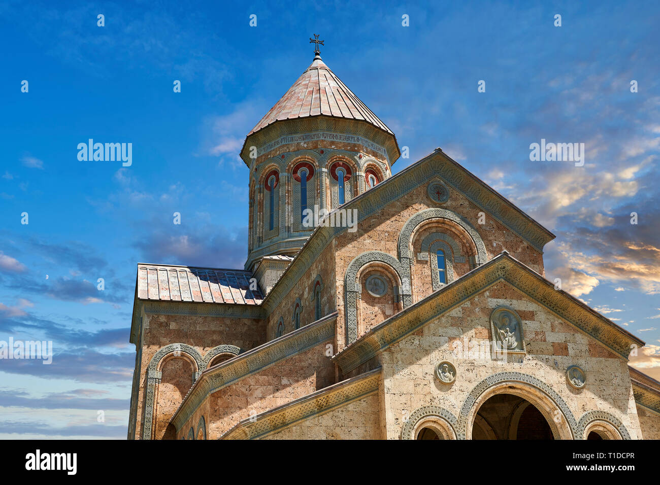 Foto e immagini di Georgian stile classica chiesa al monastero di santa Nino in Bodbe, una Ortodossa Georgiana complesso monastico e la sede del B Foto Stock