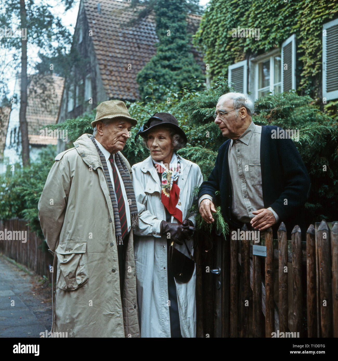 Jakob und Adele, Fernsehserie, Deutschland 1981 - 1989, Folge: "Eine Grundstücksangelegenheit', Darsteller: Carl Heinz Schroth Brigitte Horney, Walter Gross Foto Stock