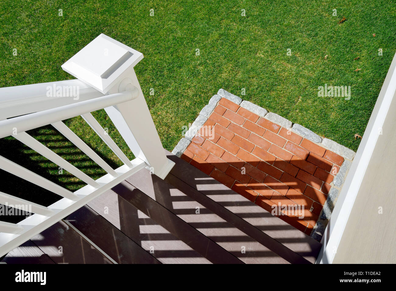 Deck scale Landing Pad con mattoni rossi e ciottoli lastricatori Foto Stock