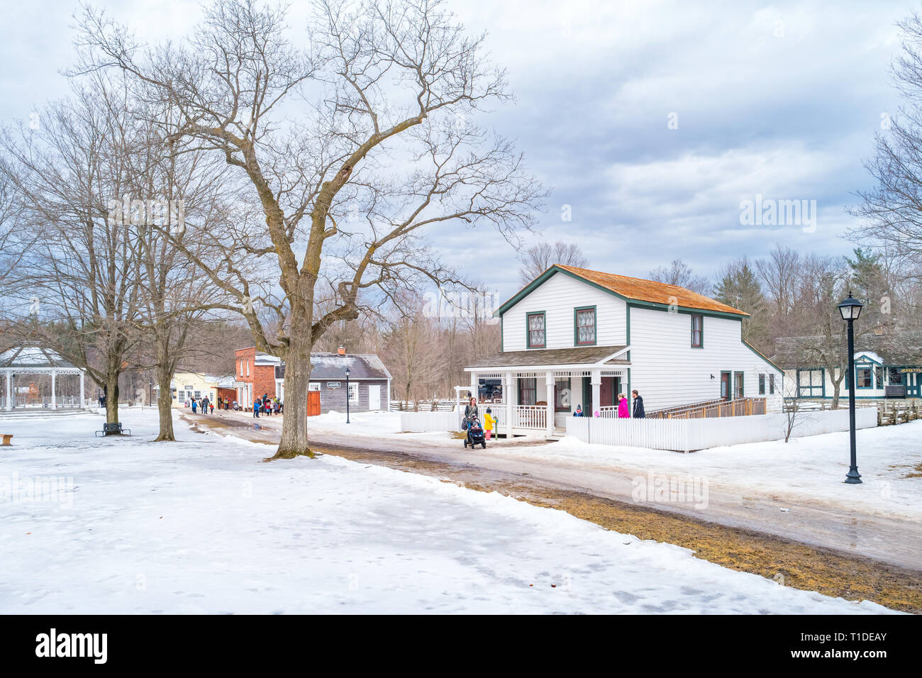 La gente visita Westfield Heritage Village vicino a Hamilton, Ontario, Canada. Foto Stock