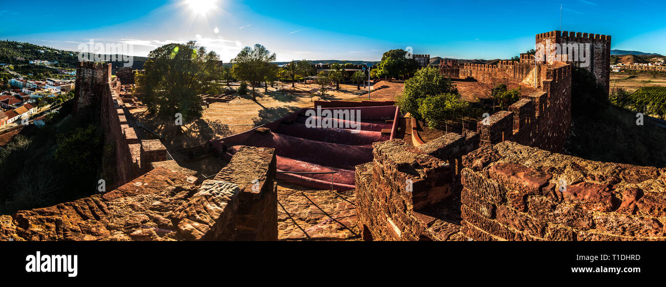 Il castello di Silves, Algarve, PORTOGALLO Foto Stock