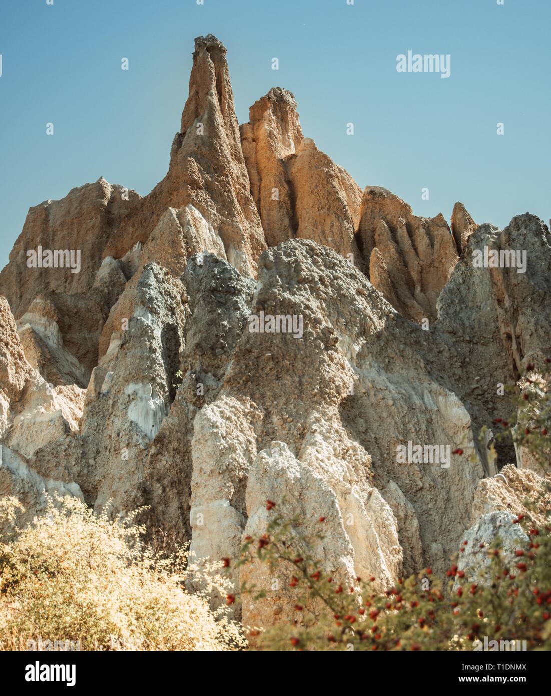 All'interno delle scogliere di argilla di Omarama, NZ Foto Stock