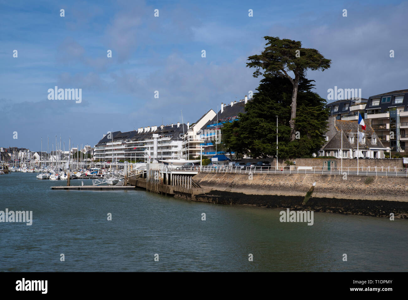 Port du Pouliguen nel centro della città sulla costa atlantica della Francia Foto Stock