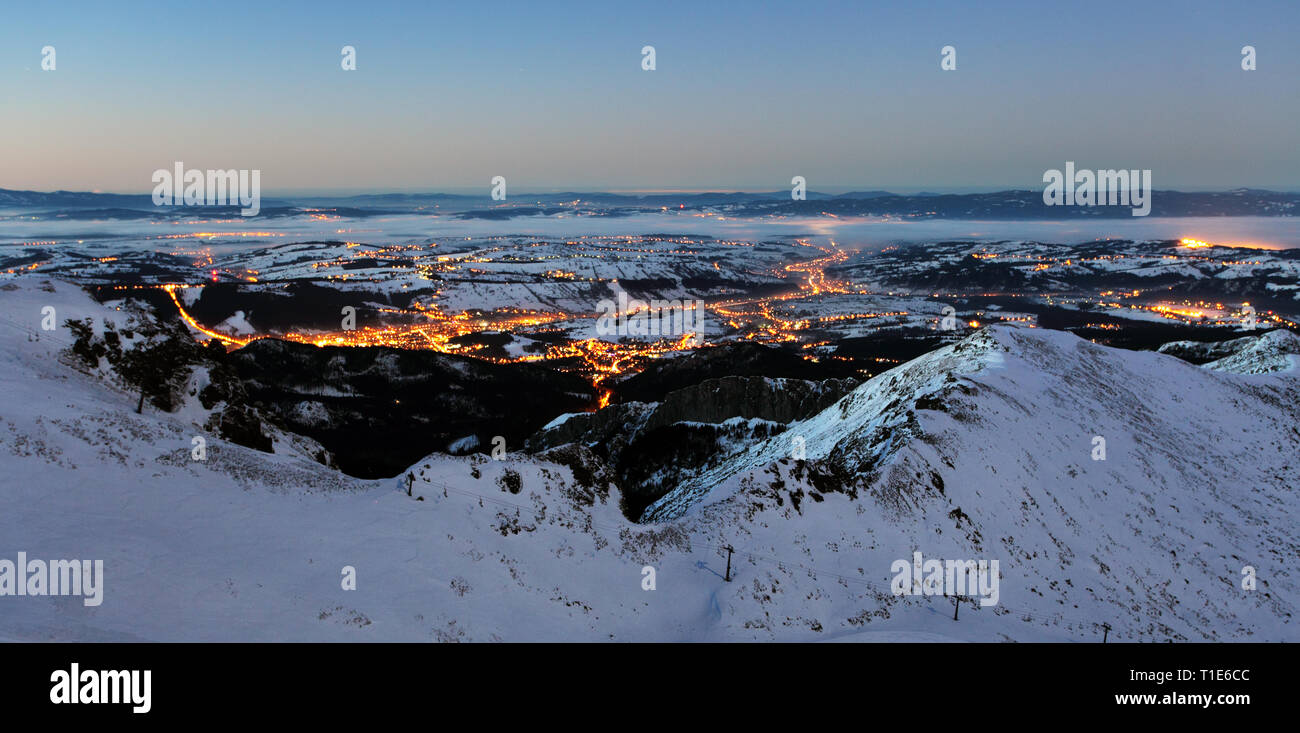 Zakopane di notte - Vista aerea in inverno Foto Stock