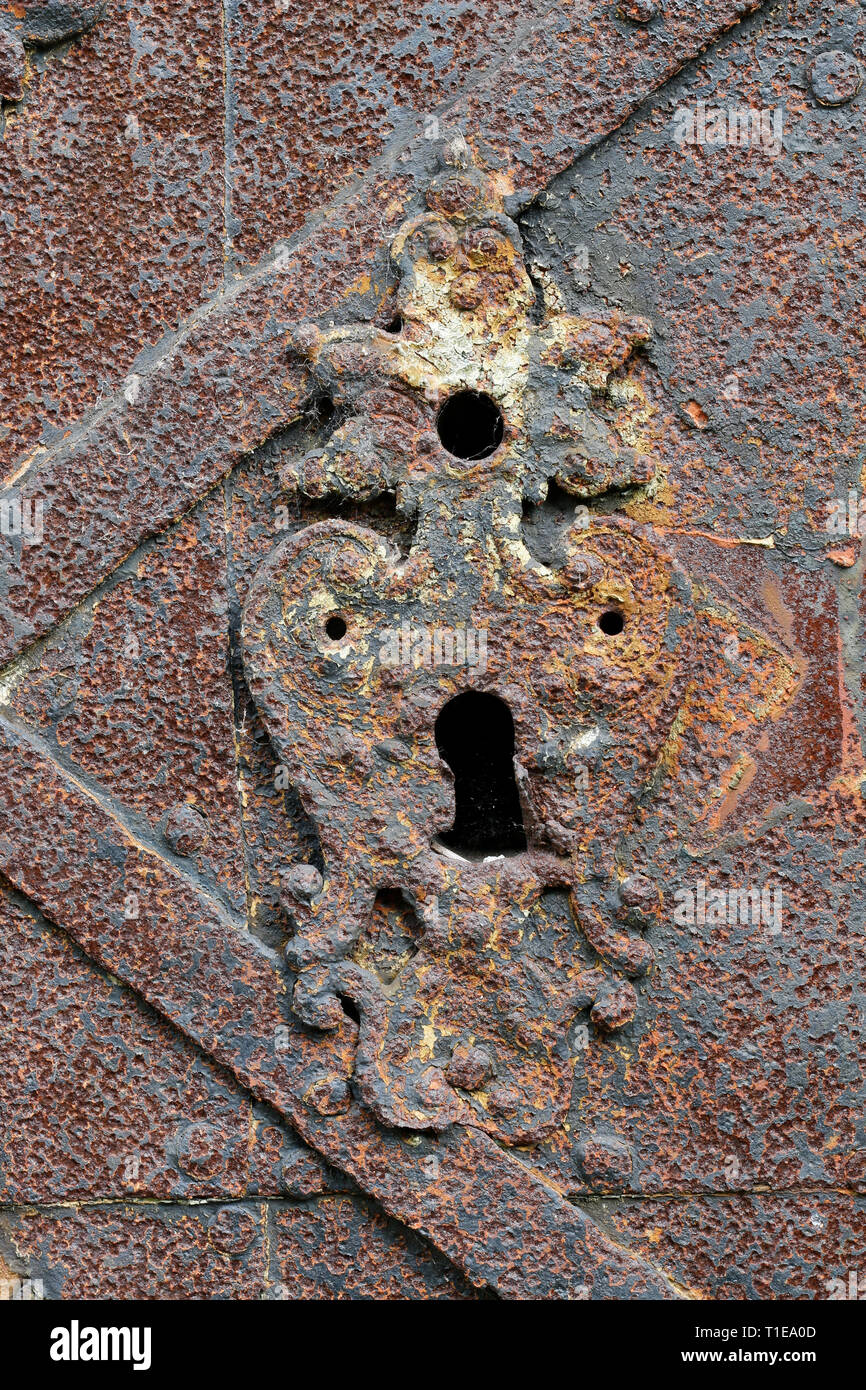 Dettaglio della toppa di chiave in vecchio blocco arrugginito Foto Stock