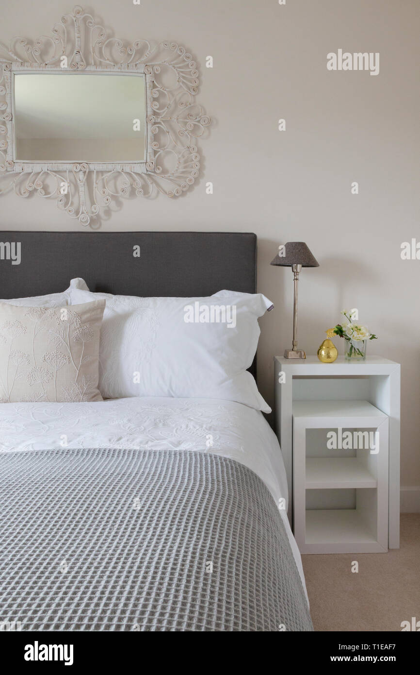 Le lussuose camere da letto, realizzati con biancheria da letto di folle Foto Stock