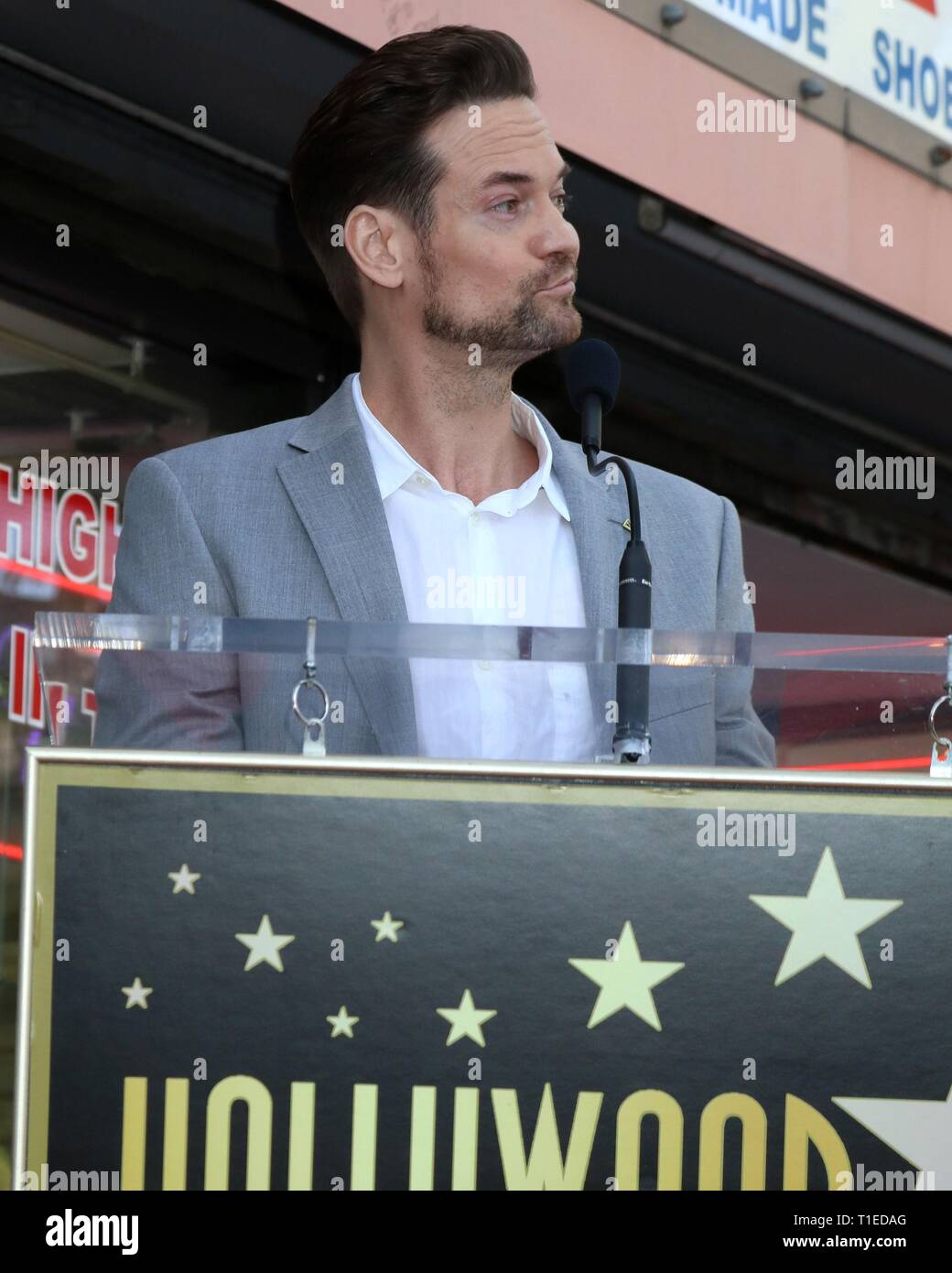 Los Angeles, CA, Stati Uniti d'America. 25 Mar, 2019. Shane West alla cerimonia di induzione per la stella sulla Hollywood Walk of Fame per Mandy Moore, Hollywood Boulevard, Los Angeles, CA, 25 marzo 2019. Credito: Priscilla concedere/Everett raccolta/Alamy Live News Foto Stock