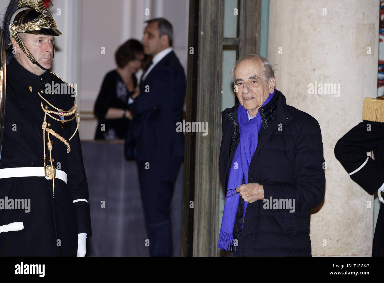 Parigi, Francia. 25 Mar, 2019. Jean-Pierre Elkabbach assiste lo Stato la cena in onore del Presidente cinese Xi Jinping dato da Emmanuel e Brigitte Macron all'Elysée di Parigi, Francia. Credito: Bernard Menigault/Alamy Live News Foto Stock