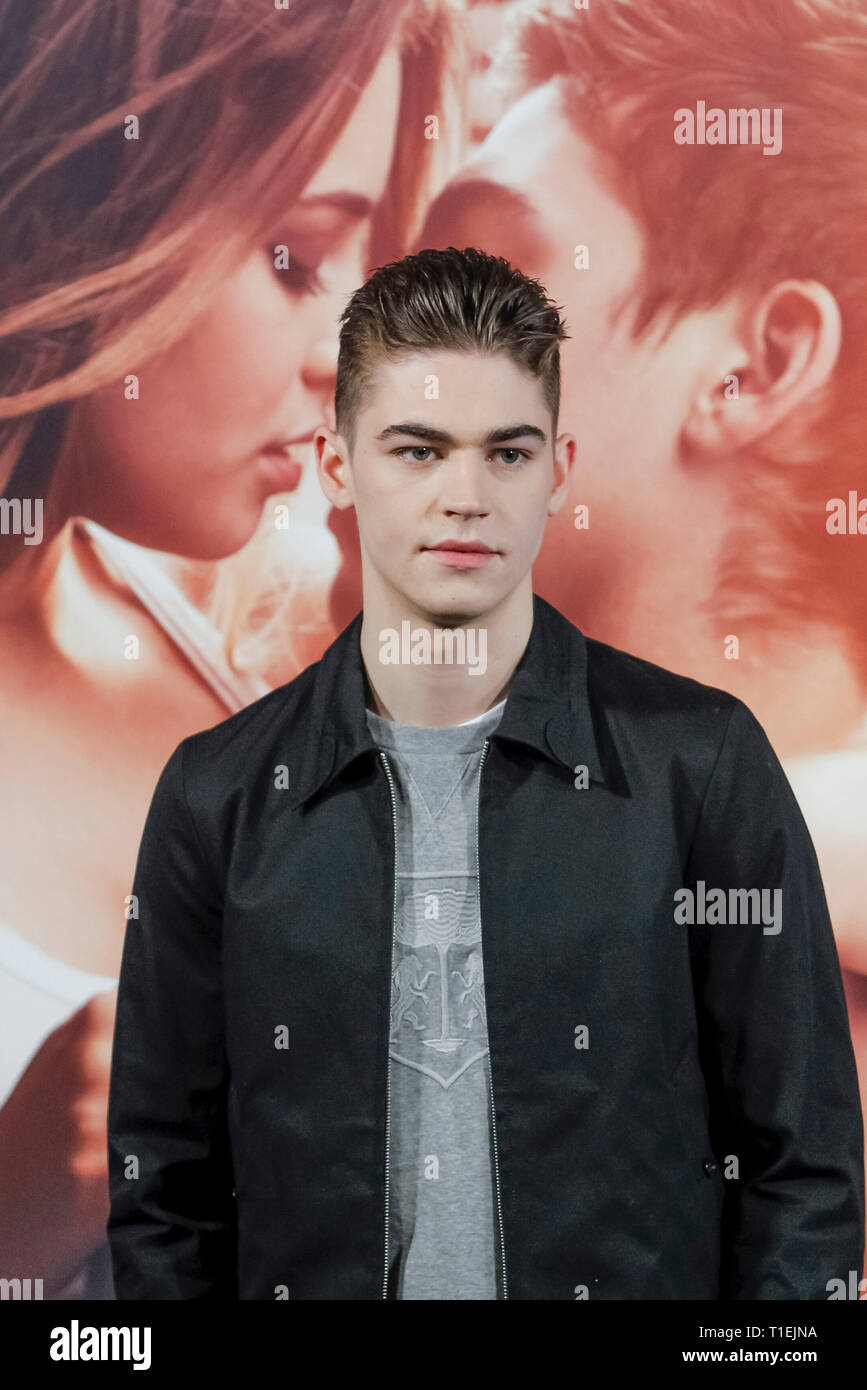 Madrid, Spagna. 26 Mar, 2019. Hero Fiennes ristorante Tiffin al dopo photocall al VP Plaza de Espana Hotel in Spagna a Madrid il 26 marzo 2019. Credito: Jimmy Olsen/Media punzone ***Nessuna Spagna***/Alamy Live News Foto Stock