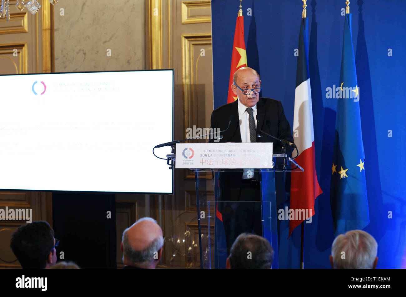(190326) -- Parigi, 26 marzo 2019 (Xinhua) -- il Ministro degli esteri francese Jean-Yves Le Drian risolve la cerimonia di apertura di una global governance forum co-ospitato da Cina e Francia a Parigi, Francia, 25 marzo 2019. (Xinhua/Tang Ji) Foto Stock
