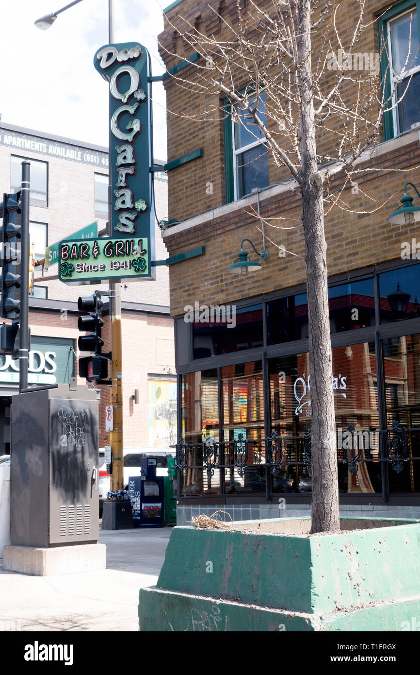 O'Gara's Bar & Grill e ora passati, per essere ricostruito nello stesso posto sull'angolo di Selby & Snelling viali nella zona mediana. St Paul Minnesota MN USA Foto Stock