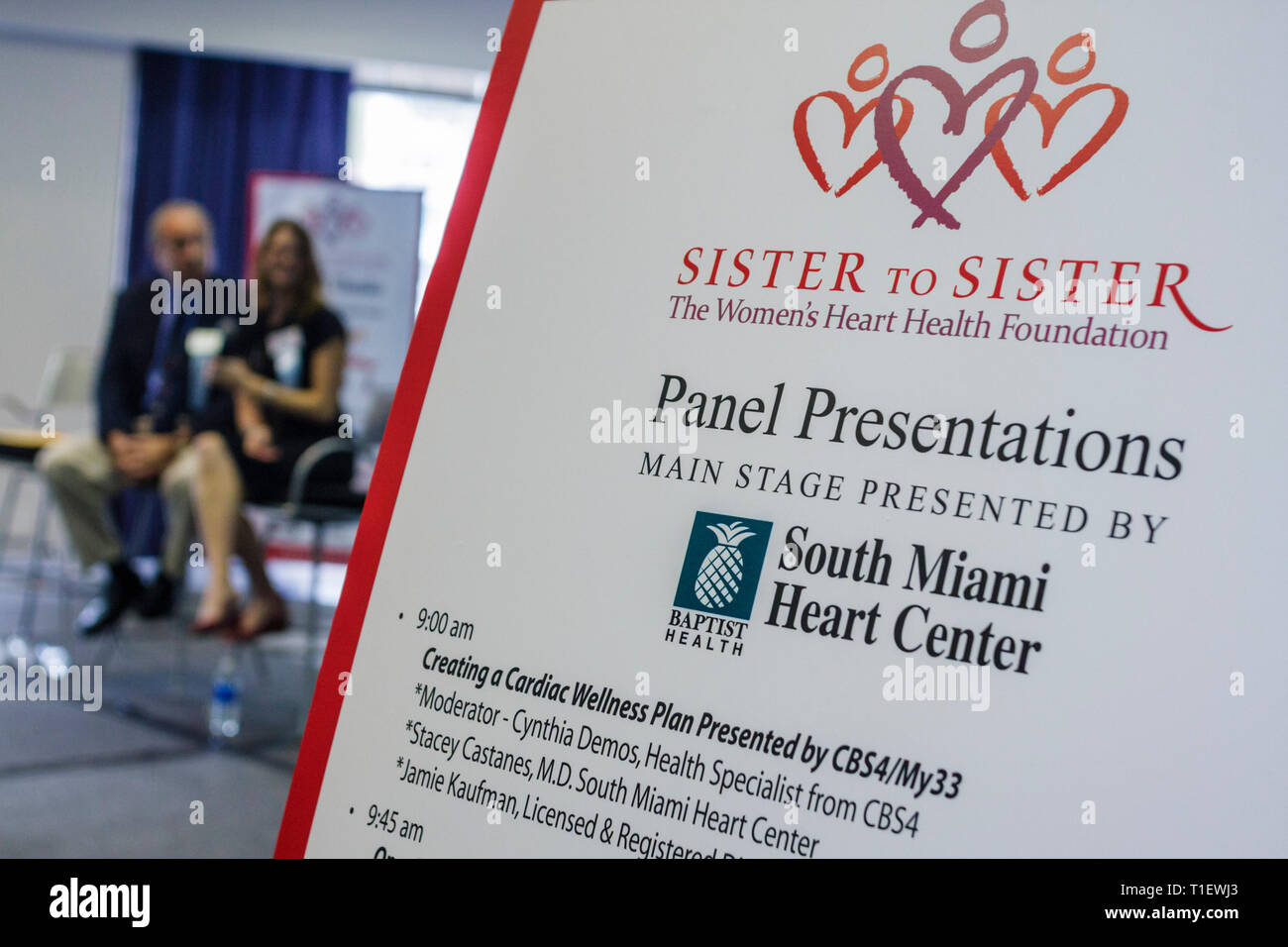 Miami Florida,James L. Knight Center,centro,donna,donna,donna,uomo's Heart Health Fair,sorella alla Fondazione sorella,malattie cardiache,salute,prevenzione,informare Foto Stock