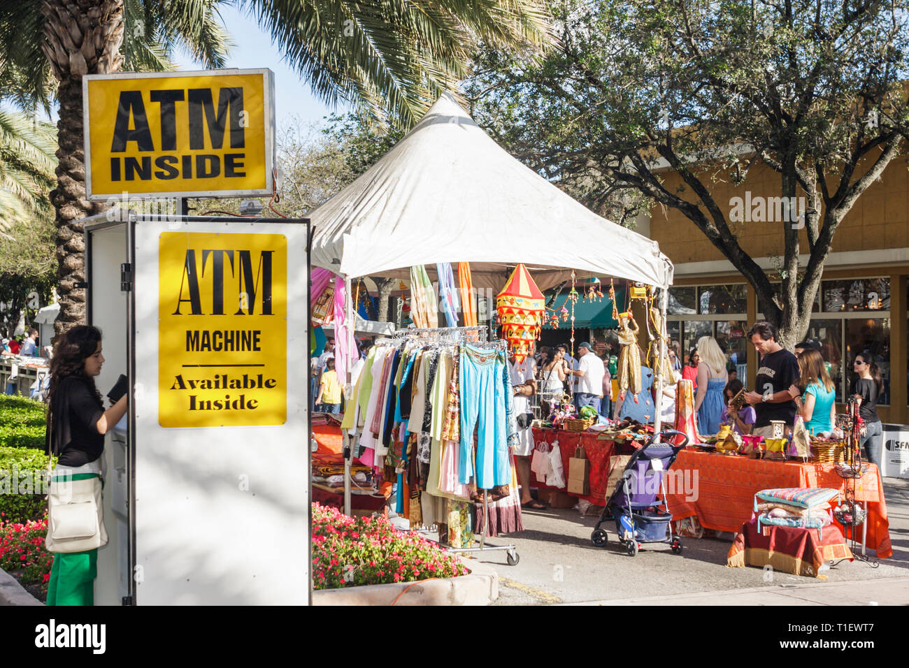 Miami Florida, Coral Gables, Coral Way, Miracle Mile, carnevale, Carnevale sul miglio, fiera di strada, festival, tenda ispanica, venditori bancarelle stand stand m Foto Stock