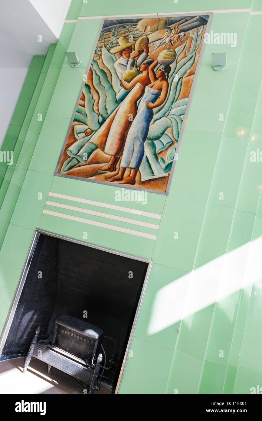 Miami Beach Florida,Ocean Drive,Art Deco Historic District,The Colony,hotel,murale,pittura,1939,Paul Simone,decorazione,arte,preservazionelobby,caminetto Foto Stock