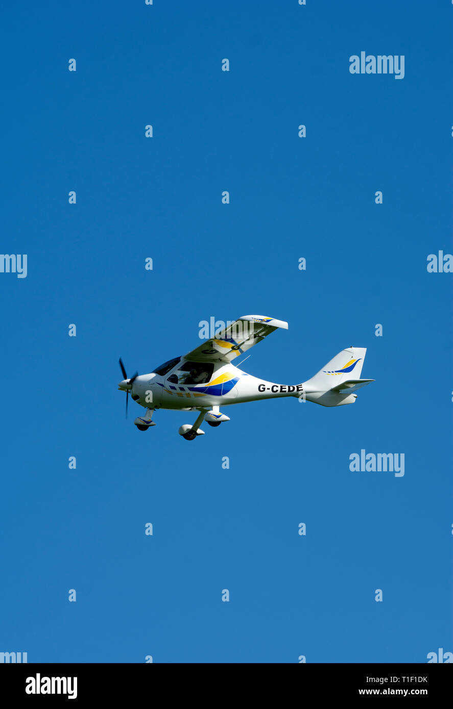 Flight Design CTSW (G-cedere) a Wellesbourne Airfield, Warwickshire, Regno Unito Foto Stock