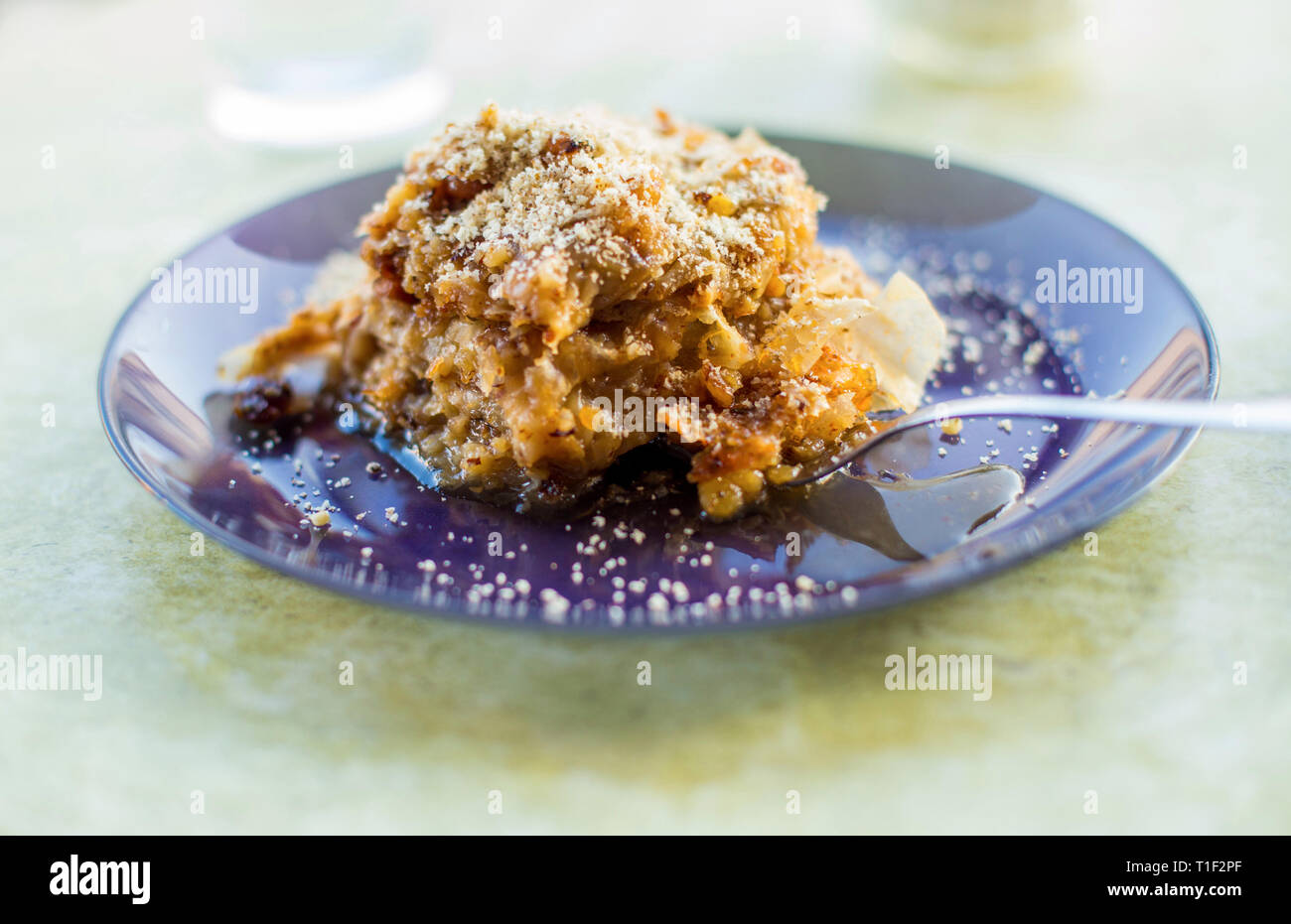 Deserto dolce baklava su una piastra Foto Stock
