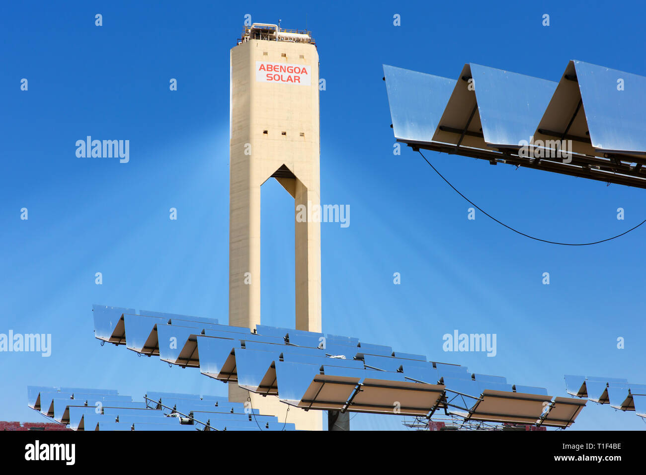 Siviglia - Abengoa Solar Power Plant, utilizzando energia solare concentrata di energia termica. Foto Stock