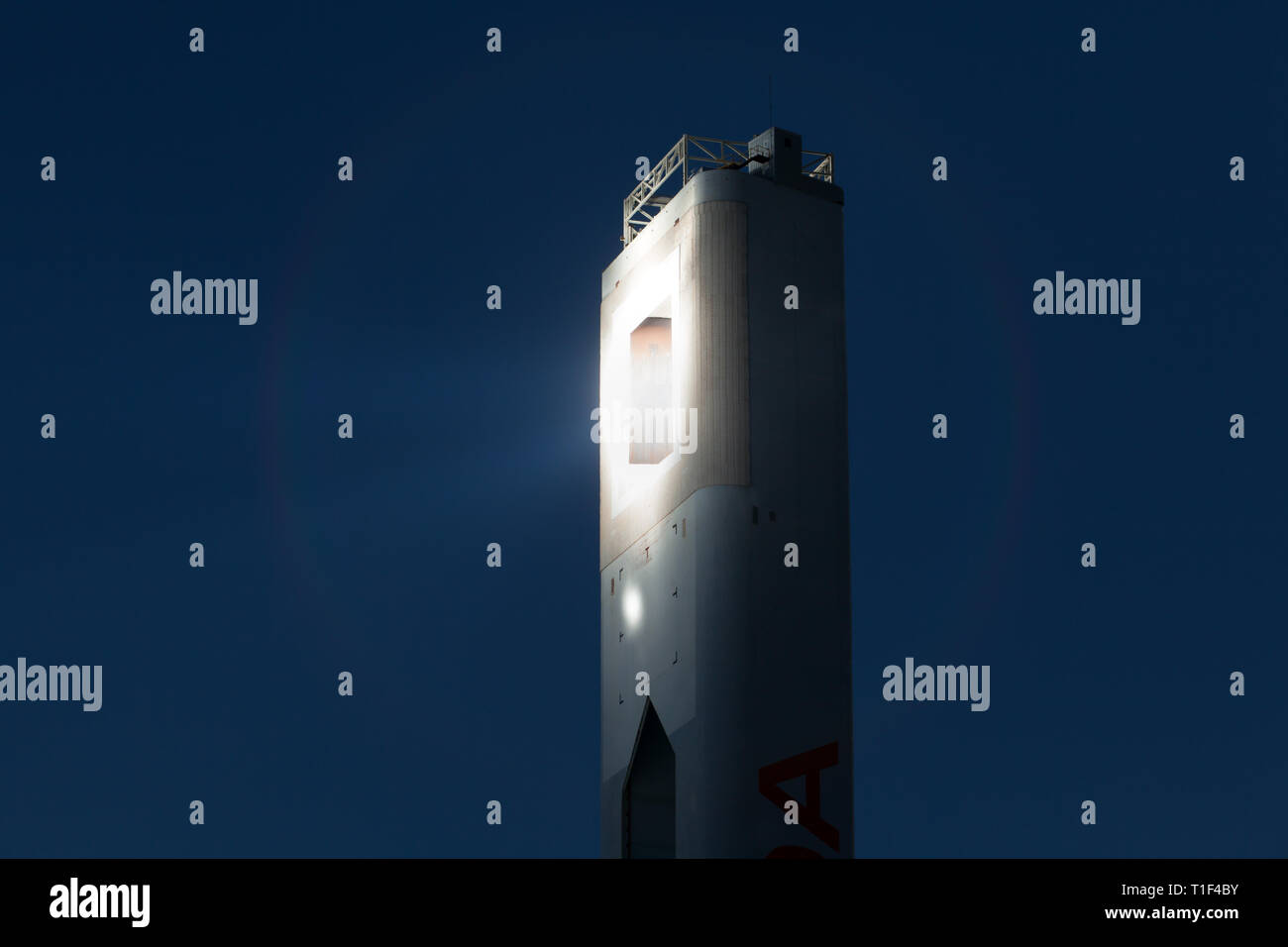 Siviglia - Abengoa Solar Power Plant, utilizzando energia solare concentrata di energia termica. Foto Stock