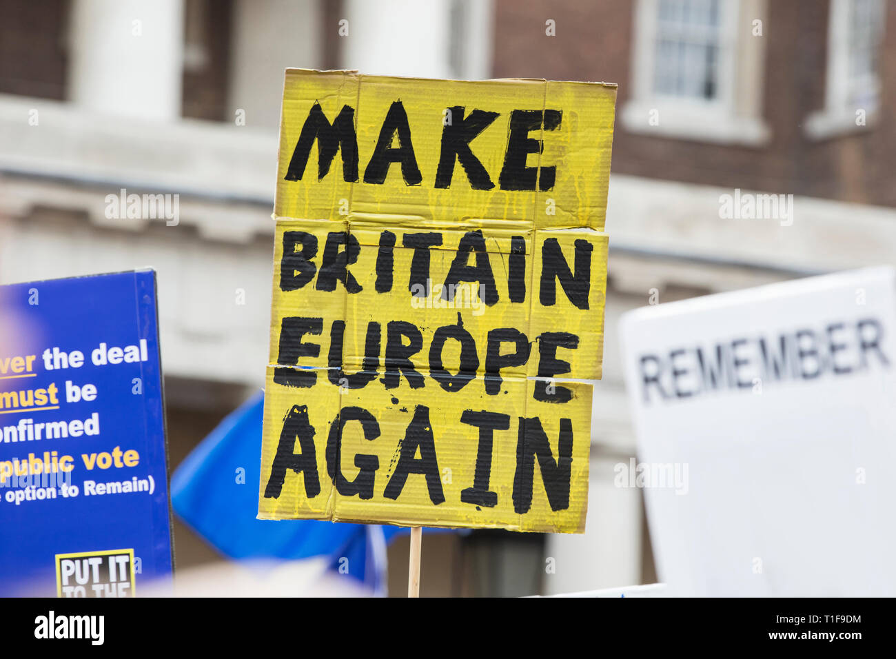 Rendere il Regno Unito Europa banner nuovamente in corrispondenza di un Anti Brexit protesta Foto Stock