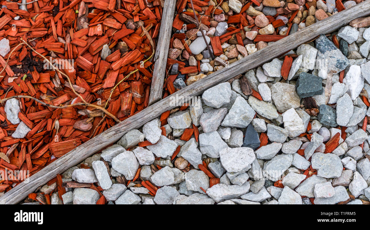 Percorso colorato con pietre nel parco della città. Un primo piano di grandi dimensioni. Macro. Foto Stock