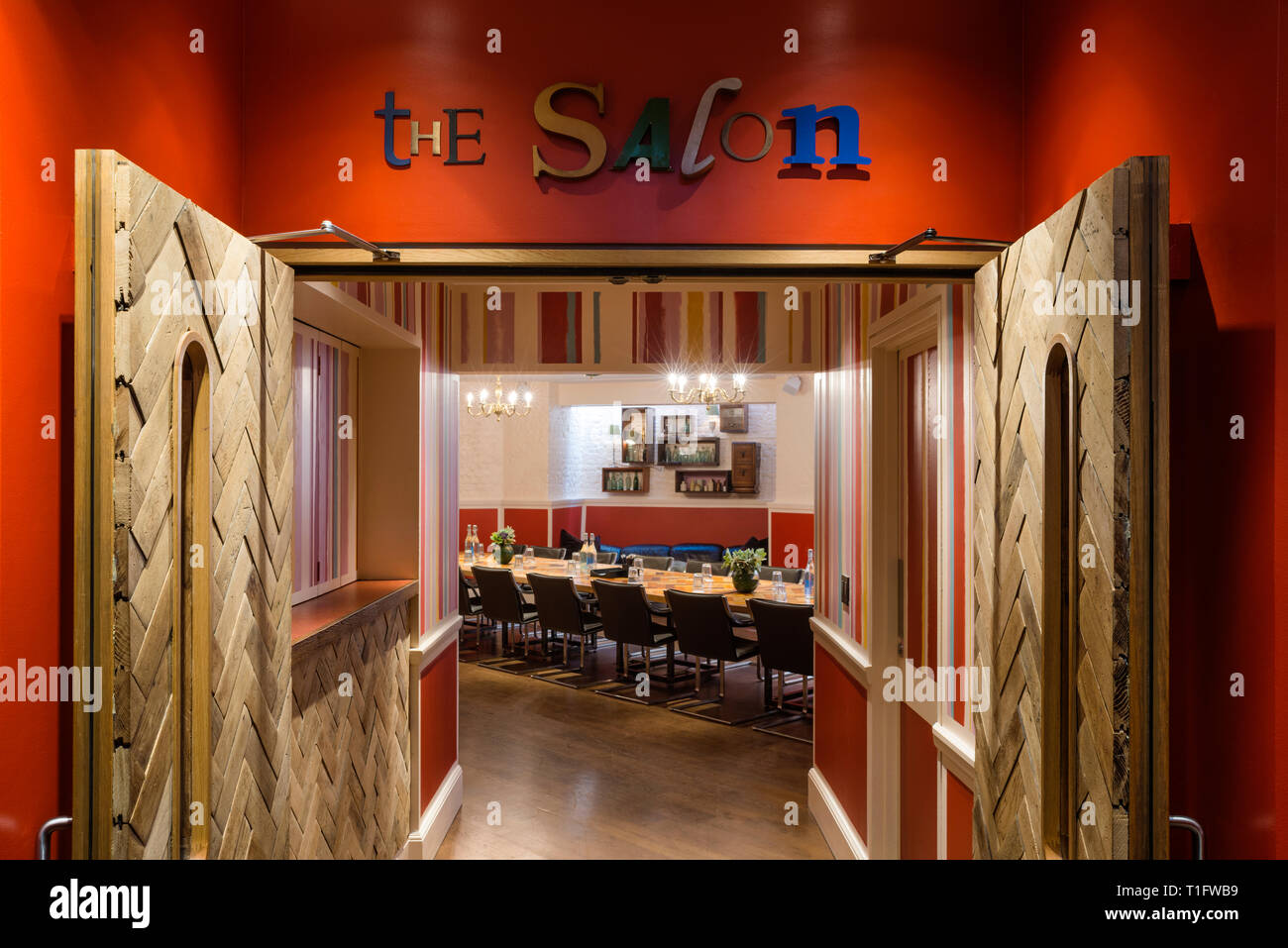 "Porte aperte al salone del Comfort Inn Notting Hill Hotel a Londra, Inghilterra Foto Stock