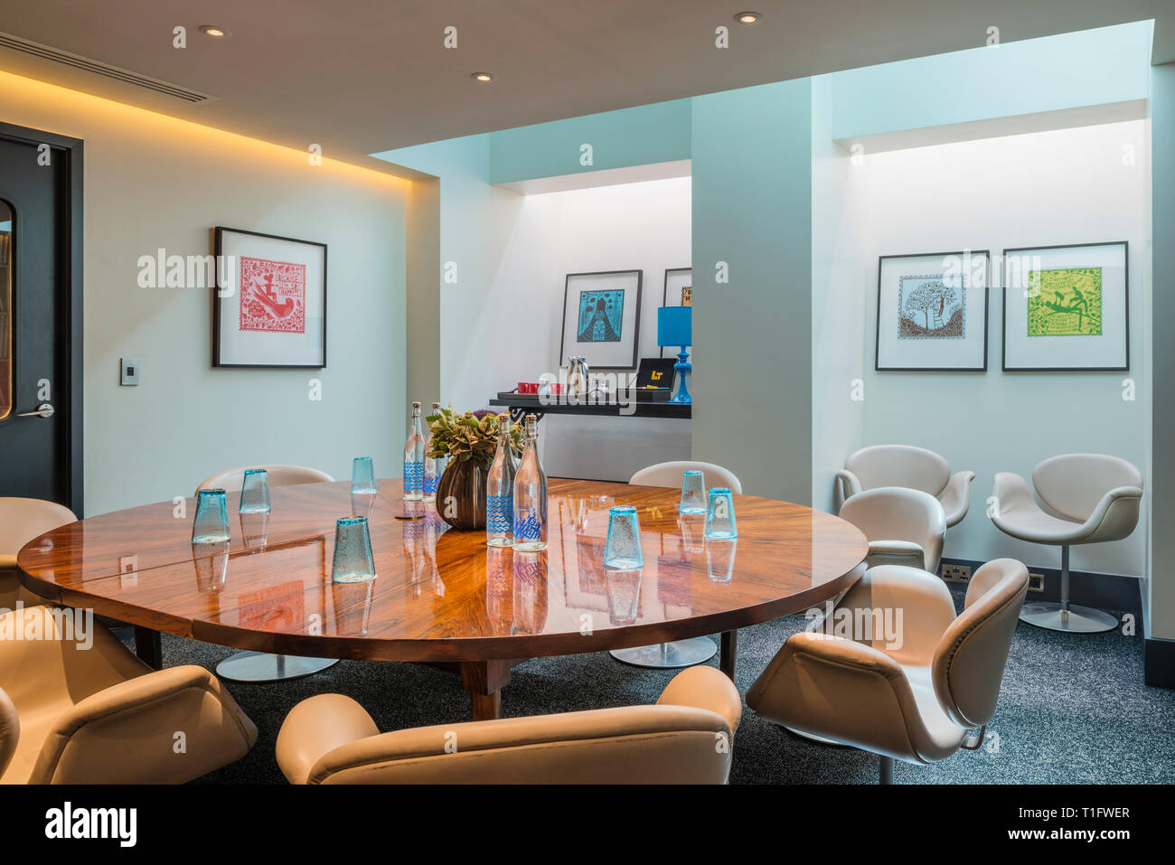 'Dining tabella nella libreria di The Zetter Hotel a Londra, Inghilterra Foto Stock