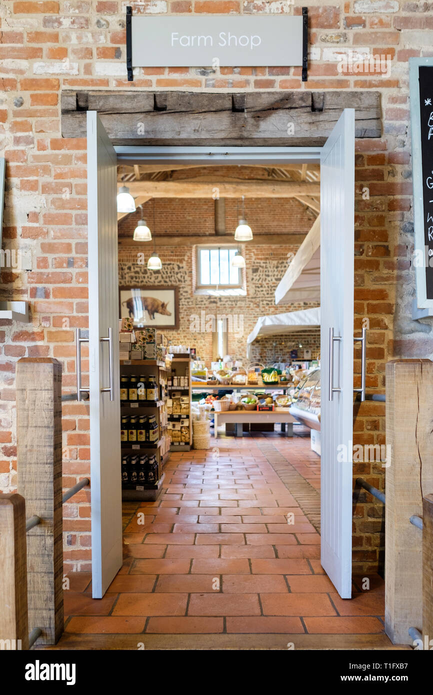 Interno del retro del giardino farm shop e caffetteria in Letheringsett, Holt, North Norfolk, Inghilterra. Foto Stock