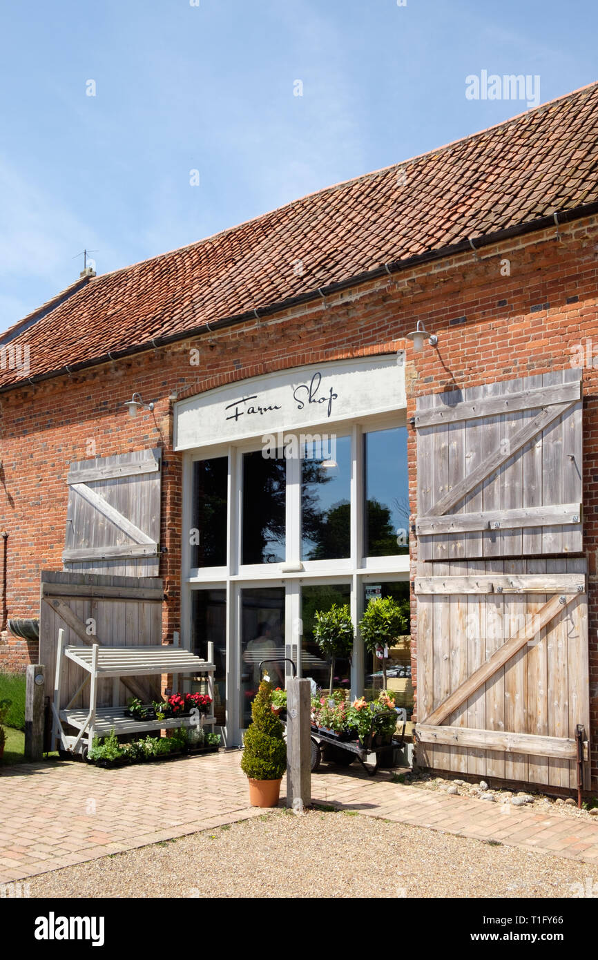 Esterno del retro del giardino farm shop e caffetteria in Letheringsett, Holt, North Norfolk, Inghilterra. Foto Stock