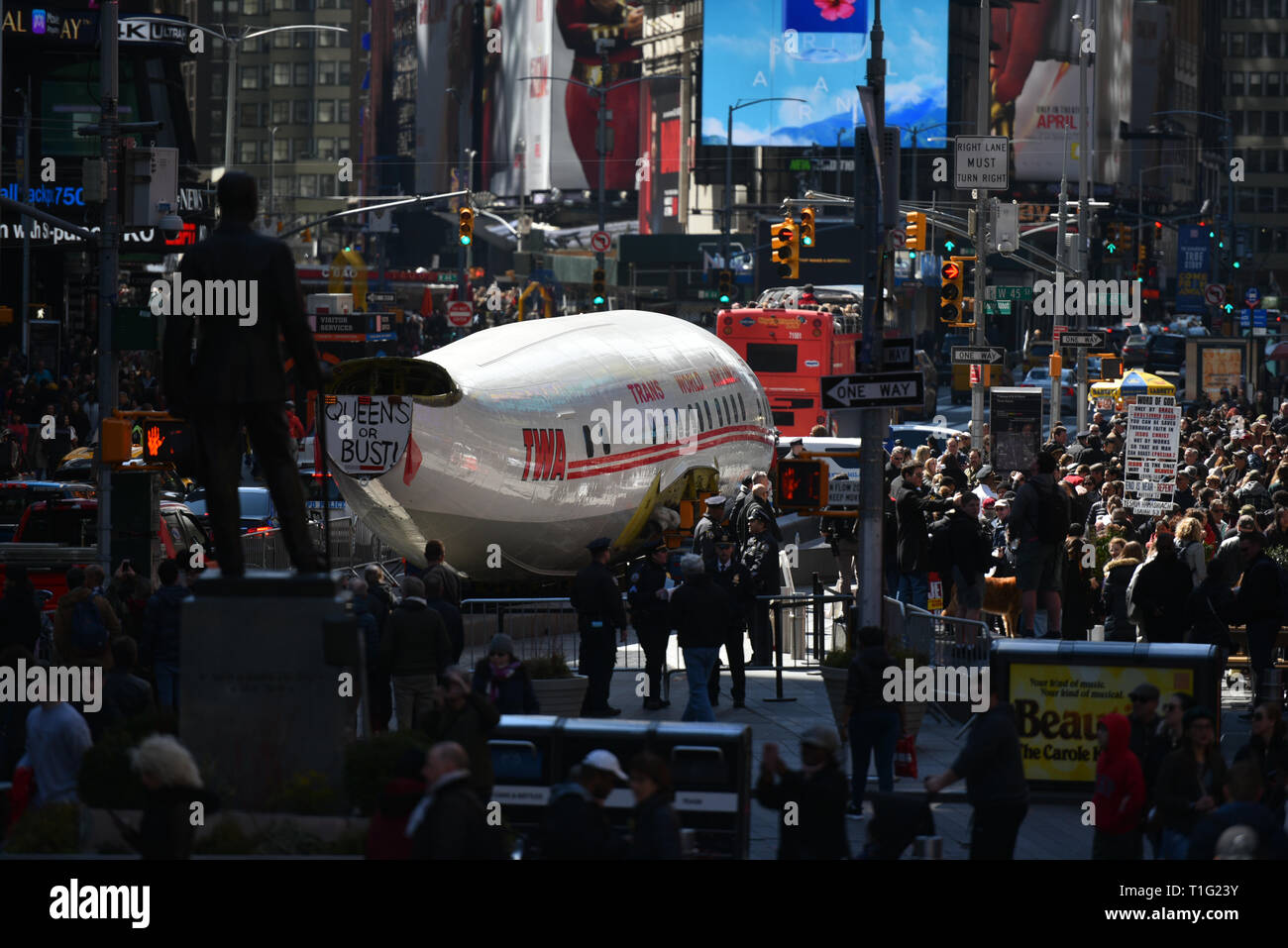 La fusoliera di un 1958 Lockheed costellazione "Connie" aereo, destinato a diventare un cocktail lounge presso la TWA Hotel all'aeroporto JFK, sul display nel tempo Foto Stock