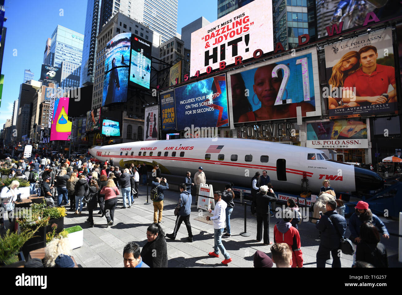 La fusoliera di un 1958 Lockheed costellazione "Connie" aereo, destinato a diventare un cocktail lounge presso la TWA Hotel all'aeroporto JFK, sul display nel tempo Foto Stock