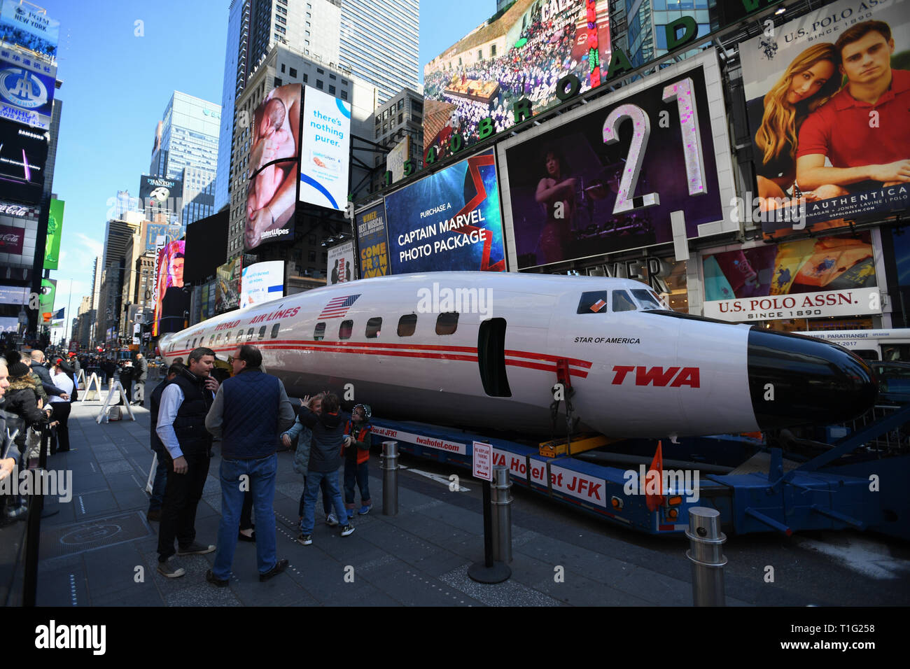 La fusoliera di un 1958 Lockheed costellazione "Connie" aereo, destinato a diventare un cocktail lounge presso la TWA Hotel all'aeroporto JFK, sul display nel tempo Foto Stock