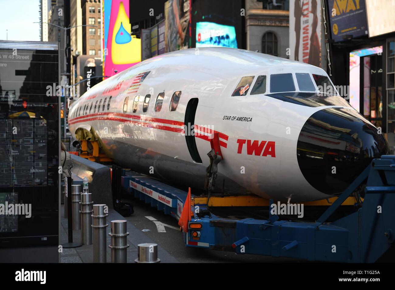 La fusoliera di un 1958 Lockheed costellazione "Connie" aereo, destinato a diventare un cocktail lounge presso la TWA Hotel all'aeroporto JFK, sul display nel tempo Foto Stock