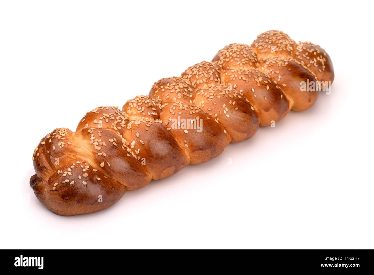 Pane fresco di challah pane isolato su bianco Foto Stock