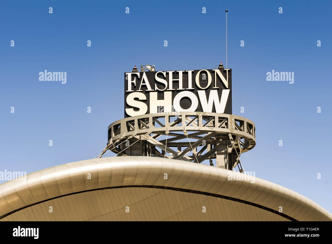 LAS VEGAS, NV, Stati Uniti d'America - Febbraio 2019: Segno sul tetto del Fashion Show Mall Shopping a nord di Las Vegas Boulevard Foto Stock