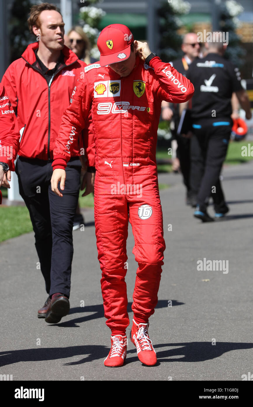 MELBOURNE, Australia - 14 Marzo: il team della Scuderia Ferrari driver Charles LECLERC passeggiate per il suo driver annuale ritratto il giorno 1 del 2019 Formula 1 Aust Foto Stock