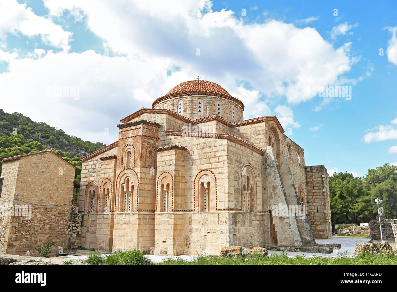 Il vecchio monastero Dafni ad Atene in Grecia - tradizionale greco monumenti religiosi Foto Stock