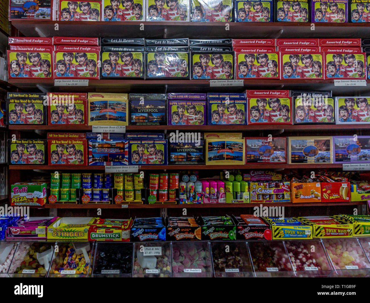 Display dolce in un negozio di dolci, Albert Dock, Liverpool, in Inghilterra, Regno Unito. Foto Stock