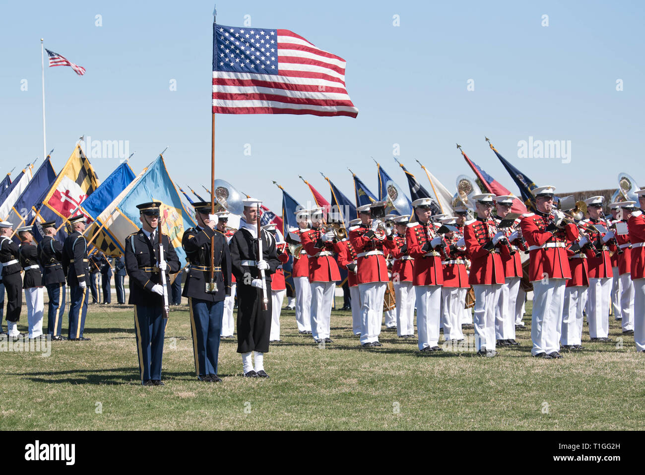 Stati Uniti Deliberando il Segretario della Difesa Patrick M. Shanahan ospita grandi onori arrivo della cerimonia di benvenuto Brasile del ministro della Difesa Fernando Azevedo e Silva al Pentagono a Washington, D.C., Marzo 26, 2019. (DoD foto di Lisa Ferdinando) Foto Stock