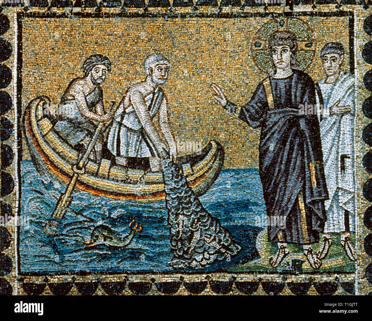 Mosaico bizantino raffigurante la vocazione dei Santi Pietro e Andrea. Vi secolo a. Basilica di Sant'Apollinare Nuovo. Ravenna, Italia. Foto Stock