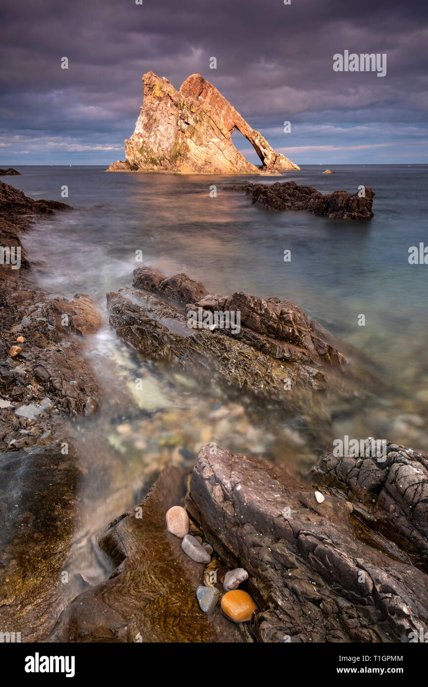 Bow Fiddle Rock, vicino a Portknockie, Moray Coast, Scozia nord-orientale, Scozia, REGNO UNITO Foto Stock