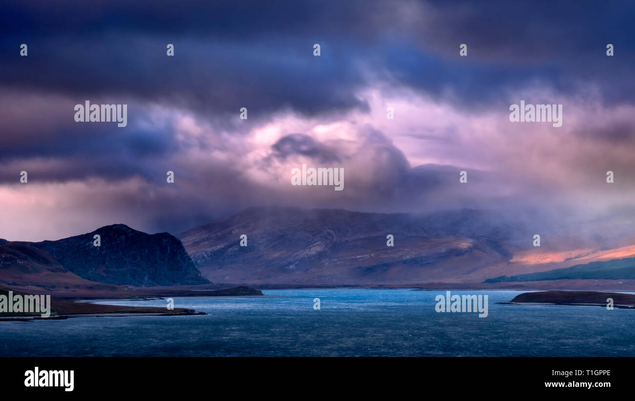Drammatica Cloudscape sopra Loch Eriboll , Sutherland, Highlands scozzesi, Scotland, Regno Unito Foto Stock