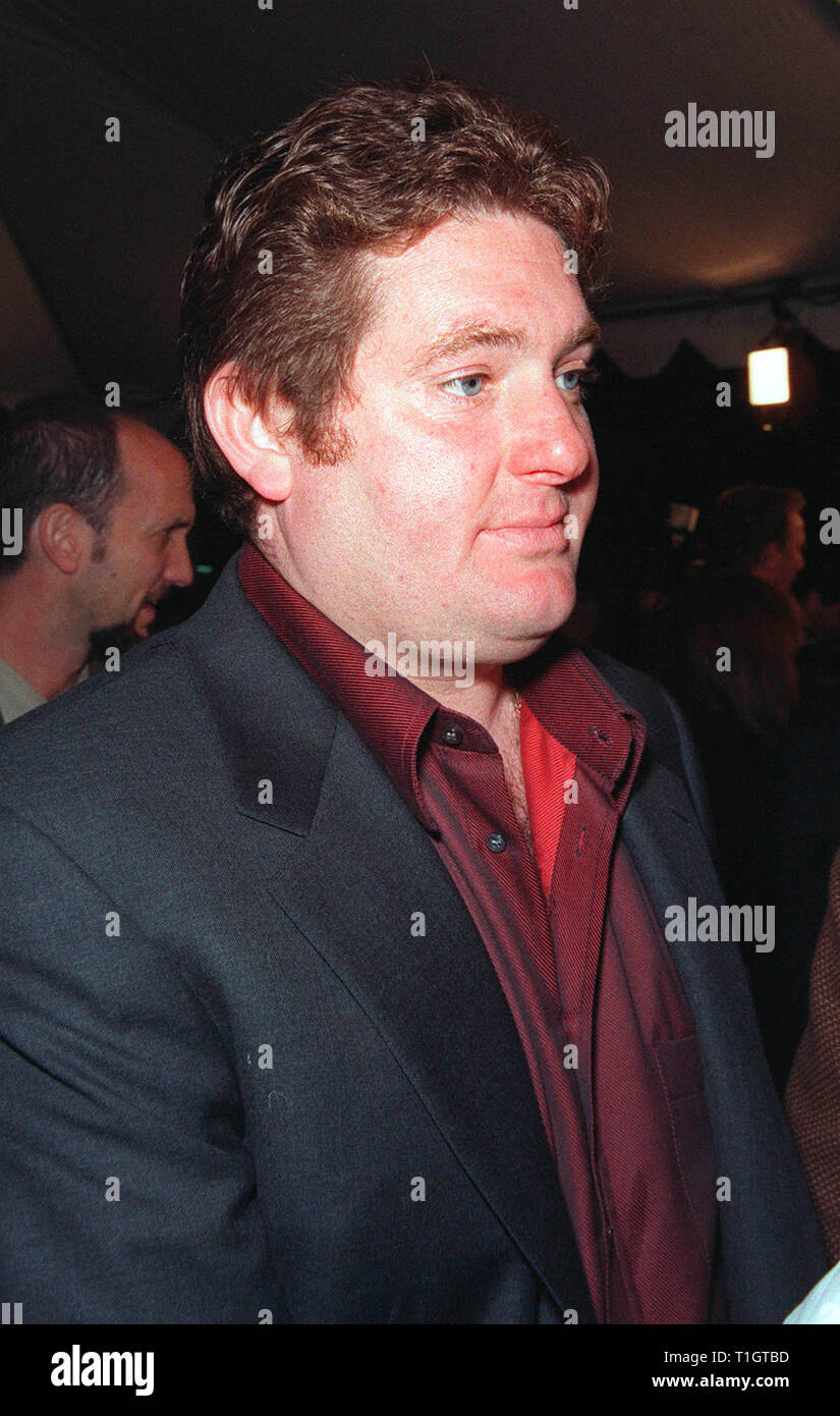 LOS ANGELES, CA - Febbraio 8, 1999: Attore CHRIS PENN in prima mondiale di "messaggio in bottiglia' che stars Kevin Costner, Robin Wright Penn & Paul Newman. © Paul Smith / Featureflash Foto Stock