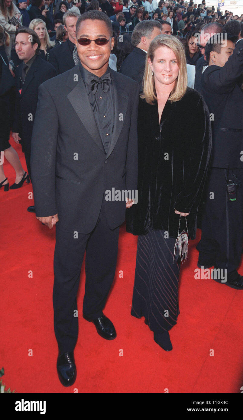LOS ANGELES, CA - Marzo 7, 1999: Attore Cuba Gooding JR. E mia moglie al Screen Actors Guild Awards. © Paul Smith / Featureflash Foto Stock