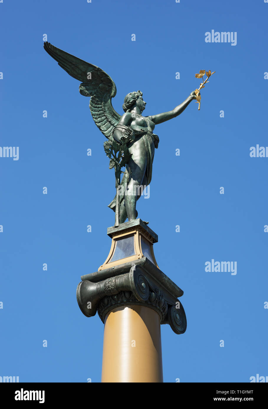 Angelo statua sul Ponte Manes, Praga, Repubblica Ceca Foto Stock