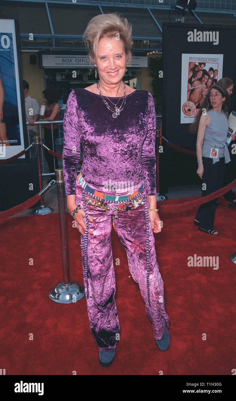 LOS ANGELES, CA. Luglio 07, 1999: attrice SALLY KIRKLAND alla prima mondiale di "American Pie' in città universale, Hollywood. © Paul Smith / Featureflash Foto Stock