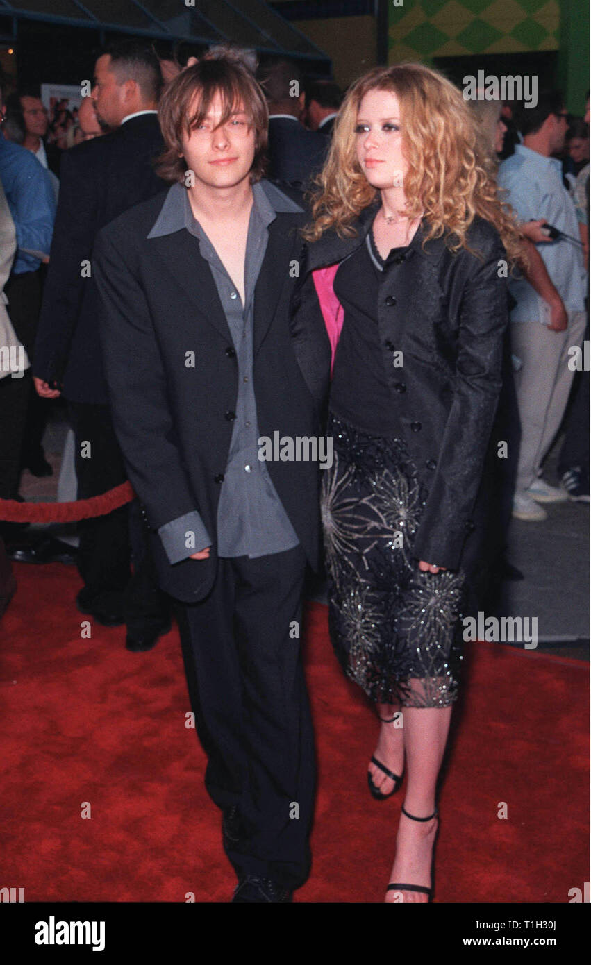 LOS ANGELES, CA. Luglio 07, 1999: attrice NATASHA LYONNE e attore fidanzato Edward Furlong presso la premiere mondiale del suo nuovo film 'American Pie' in città universale, Hollywood. © Paul Smith / Featureflash Foto Stock